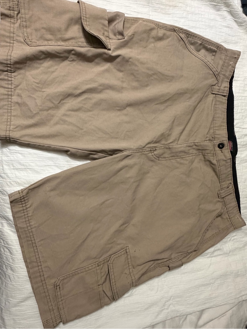 Dickies Men’s Tan Cargo Shorts size 40
